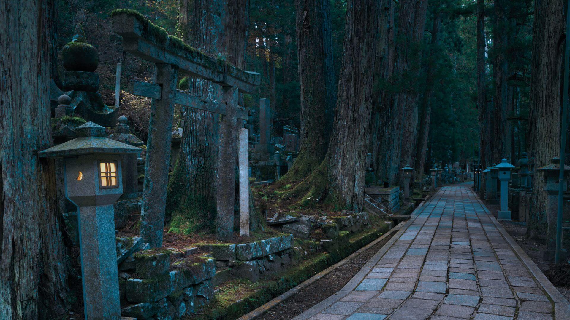 Visite Nocturne Okuno-in : Cimetière Sacré du Mont Koya