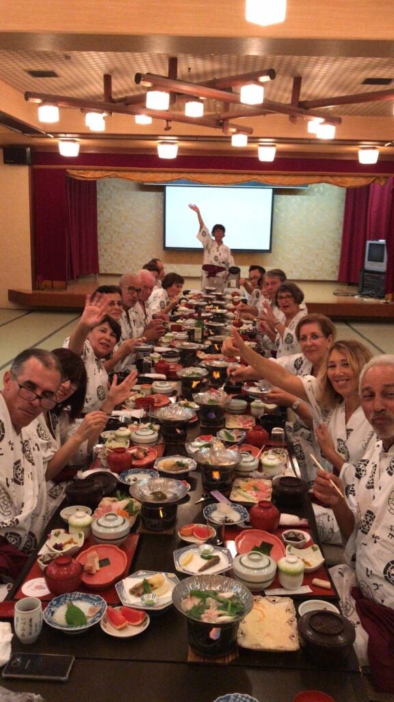Découverte et expérience d'un ryokan pendant un circuit national